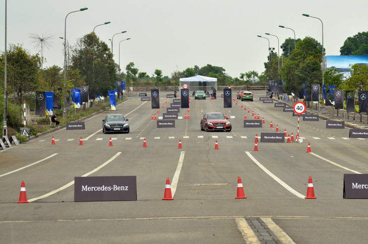 Học viện Lái xe an toàn Mercedes-Benz (MBDA) lần thứ 15 “đổ bộ” khu vực phía Nam - Ảnh 1.