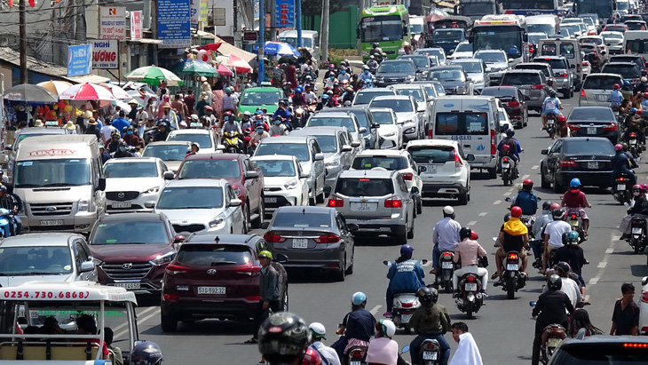 Nghỉ lễ 30-4: Vũng Tàu nghẹt thở, Hội An quá tải - Ảnh 1.