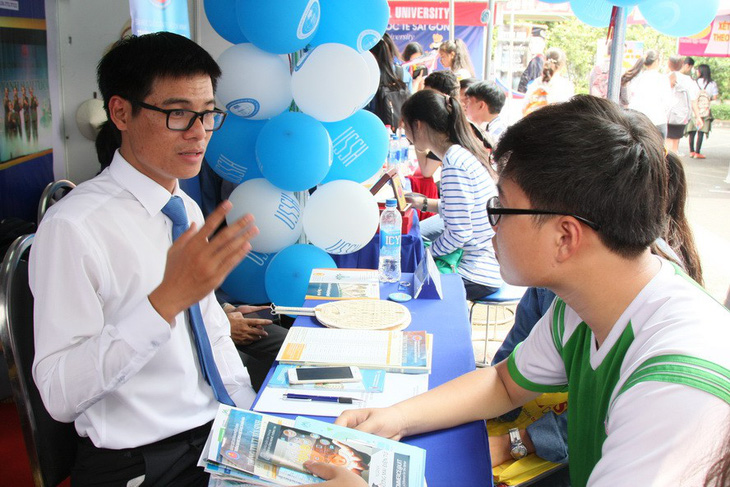 ĐH Khoa học xã hội và nhân văn TP.HCM đào tạo cử nhân Việt Nam học qua mạng - Ảnh 1.