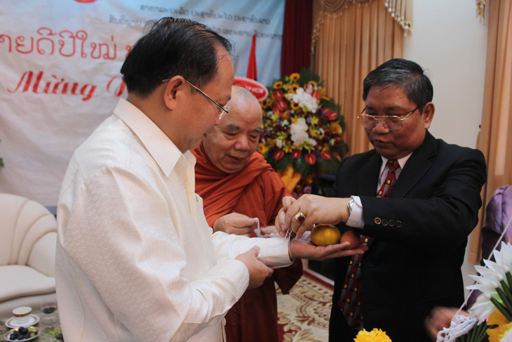 Lãnh đạo TP.HCM chúc tết cổ truyền Bunpimay Lào - Ảnh 1.