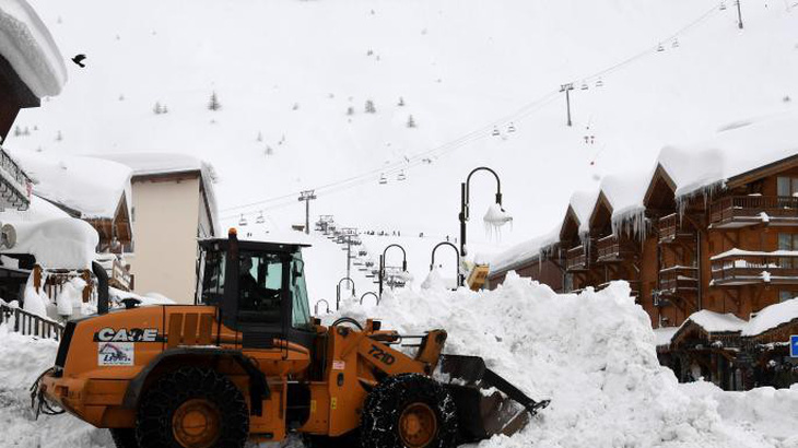 13.000 du khách mắc kẹt do bão tuyết trên dãy Alps - Ảnh 5.