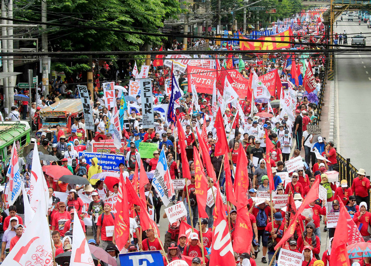 Dân Philippines xuống đường đòi tổng thống Duterte giữ lời hứa - Ảnh 4.