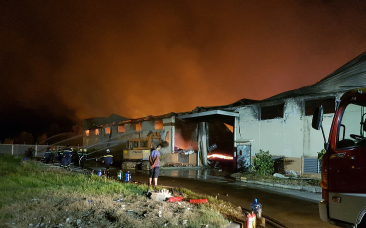 Cháy Khu công nghiệp Long Giang, thiệt hại 300 tỉ