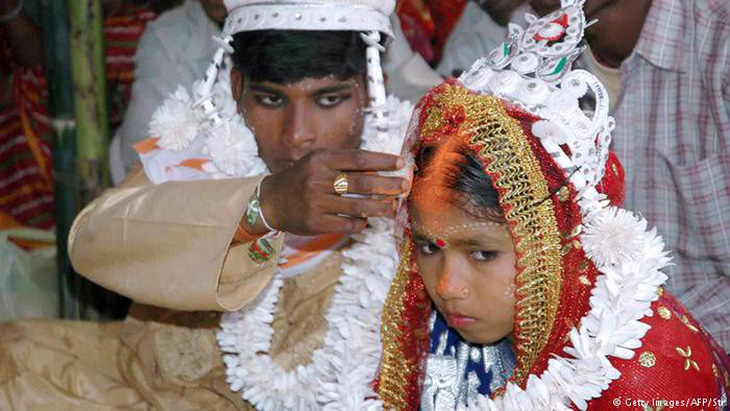 Bi kịch của những cô dâu 8 tuổi ở Ấn Độ - Ảnh 1.