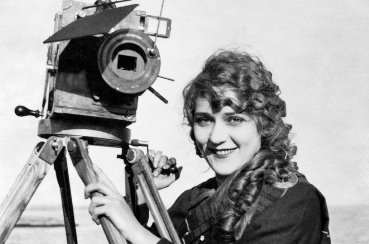 Người phụ nữ đầu tiên làm phim và góc khuất nữ quyền của Cannes - Ảnh 2.