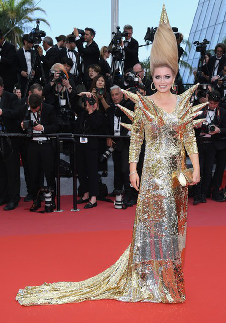 Dàn người đẹp vô danh và phản cảm trên thảm đỏ Cannes - Ảnh 4.