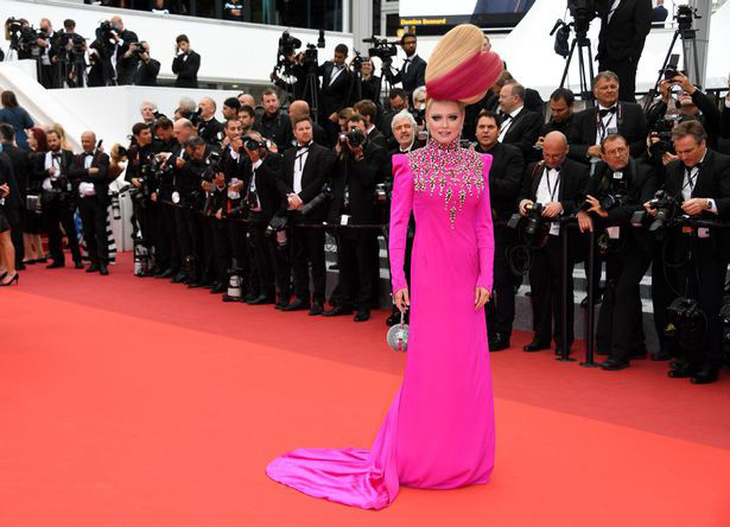 Dàn người đẹp vô danh và phản cảm trên thảm đỏ Cannes - Ảnh 1.