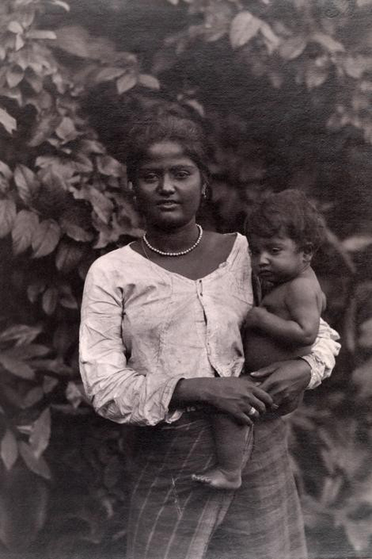 Ngày của mẹ: 100 năm hình ảnh người mẹ qua bộ ảnh xưa - Ảnh 8.