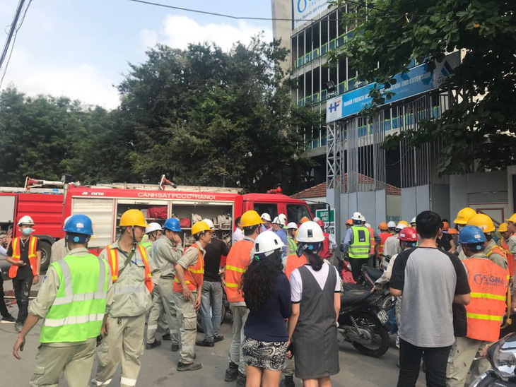 Cháy công trình trong Bệnh viện Việt - Pháp, công nhân tháo chạy - Ảnh 3.