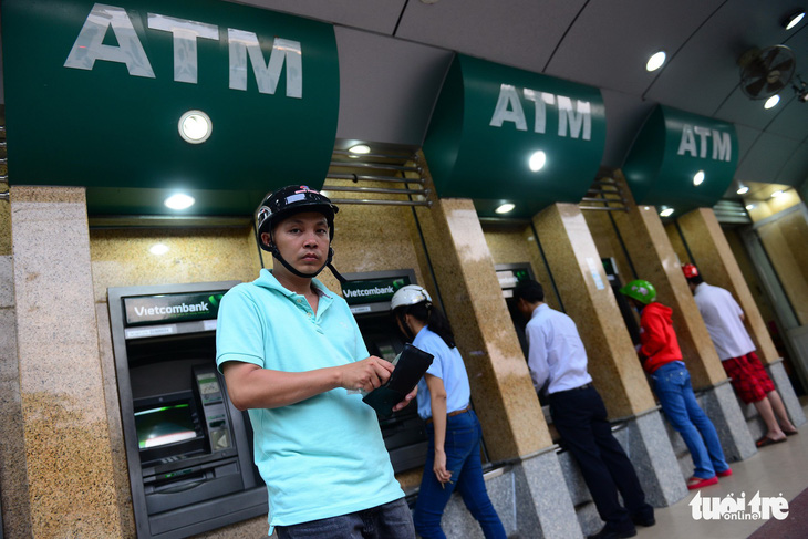 Không đầu tư ATM, đơn vị phát hành thẻ phải trả thêm gấp 4 - Ảnh 1.