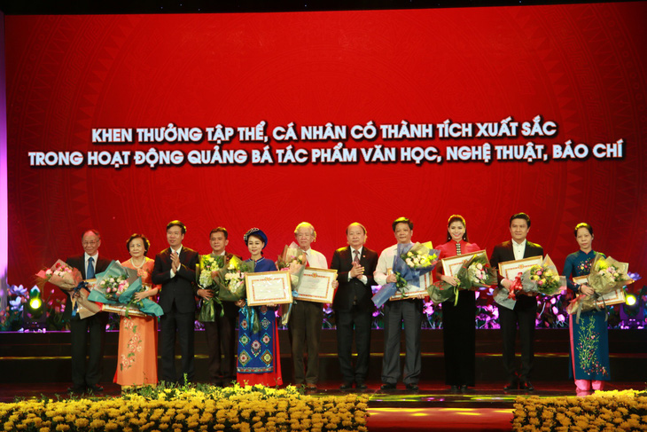 Trao giải thưởng Học tập và làm theo tư tưởng, đạo đức, phong cách Hồ Chí Minh - Ảnh 2.