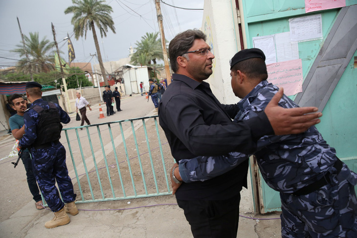 Dân Iraq không thèm đi bỏ phiếu vì chán giới chính trị tham nhũng - Ảnh 3.