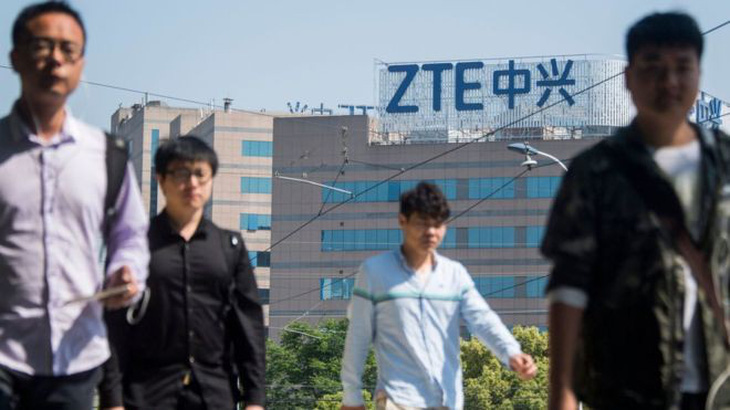 Ông Trump hứa bảo vệ công việc cho lao động của ZTE, Trung Quốc - Ảnh 1.