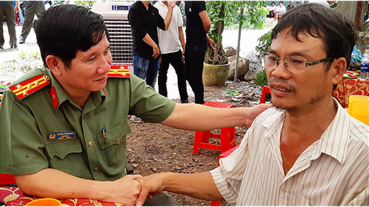 Bộ trưởng Công an gửi vòng hoa chia buồn với gia đình hiệp sĩ Nguyễn Hoàng Nam - Ảnh 1.