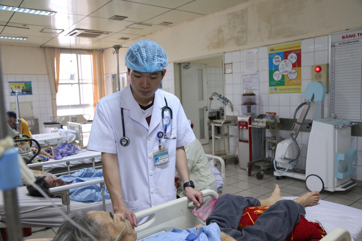 Xét xử bác sĩ Hoàng Công Lương vụ 8 bệnh nhân chạy thận tử vong - Ảnh 3.