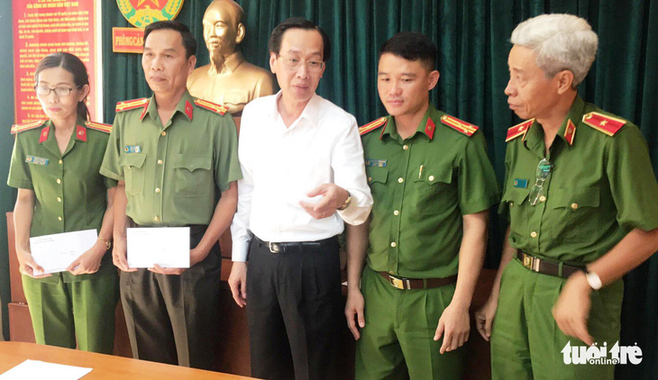 Tướng Phan Anh Minh xin trao lại phần thưởng cho 5 hiệp sĩ - Ảnh 1.