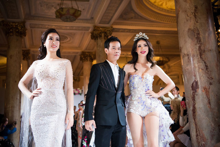Nhã Phương, Mỹ Linh, Vũ Ngọc Anh trình diễn váy dạ hội ở Cannes - Ảnh 1.