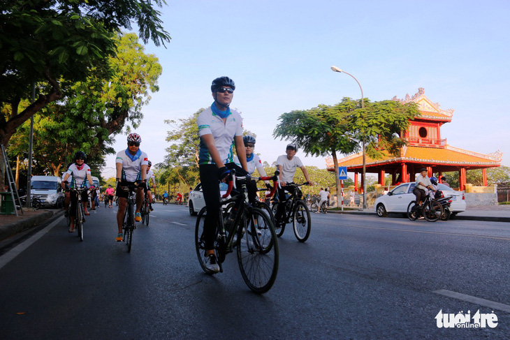 17 cuarơ ASEAN, Nam Á đạp xe gây quỹ từ thiện - Ảnh 2.