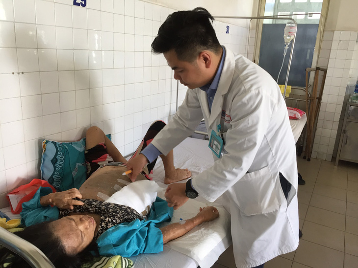 Bệnh viện Đà Nẵng cắt bỏ thành công khối u hơn 6kg - Ảnh 1.