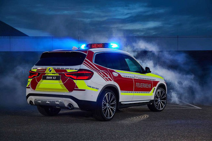 BMW ra mắt 6 mẫu xe cảnh sát - chữa cháy - cứu thương - Ảnh 1.