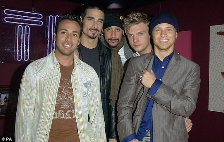 Backstreet Boys phát hành đĩa đơn và MV Dont Go Breaking My Heart - Ảnh 5.