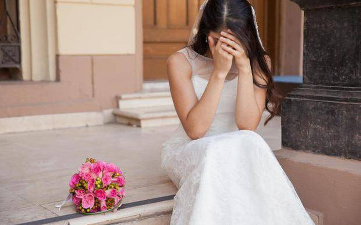 Cô dâu phẫn nộ vì mẹ chồng muốn mặc váy trắng dự đám cưới