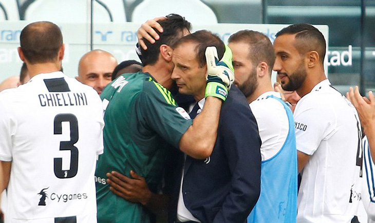 Cổ động viên Juventus bật khóc trong ngày chia tay Buffon - Ảnh 9.