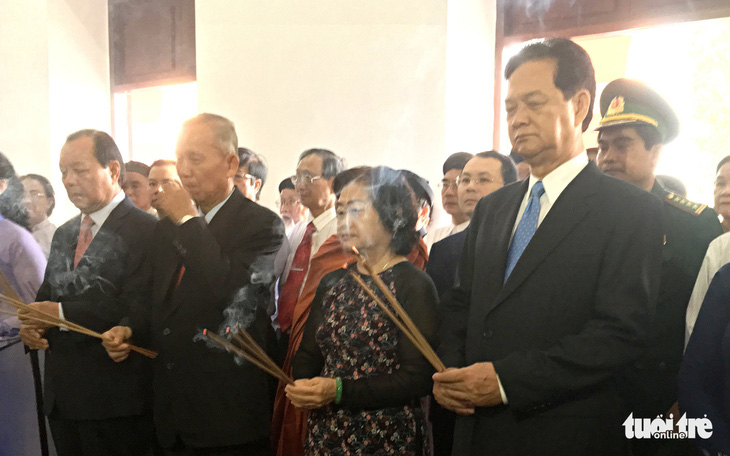 Lãnh đạo TP.HCM dâng hương tưởng nhớ Chủ tịch Hồ Chí Minh - Ảnh 3.