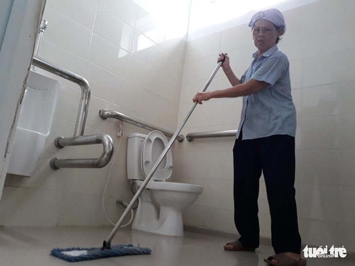 Ngắm nhà vệ sinh bệnh viện quận sạch… hết chỗ chê - Ảnh 6.