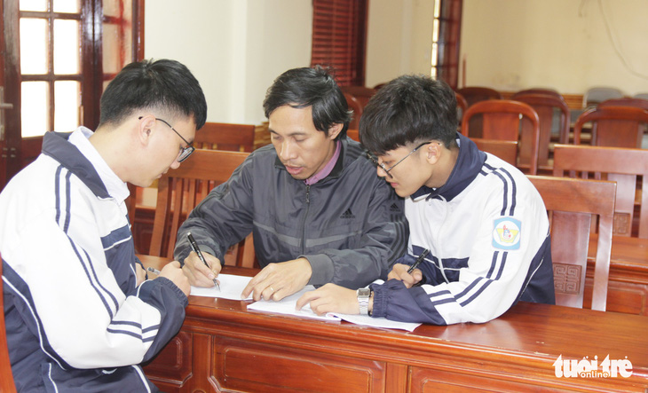 Học sinh Nghệ An bị từ chối cấp visa sang Mỹ dự thi - Ảnh 2.