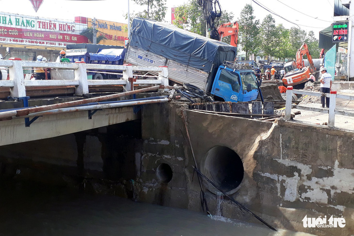 Sau mưa, dự án hầm chui Tân Phong xuất hiện hố nuốt xe tải - Ảnh 3.