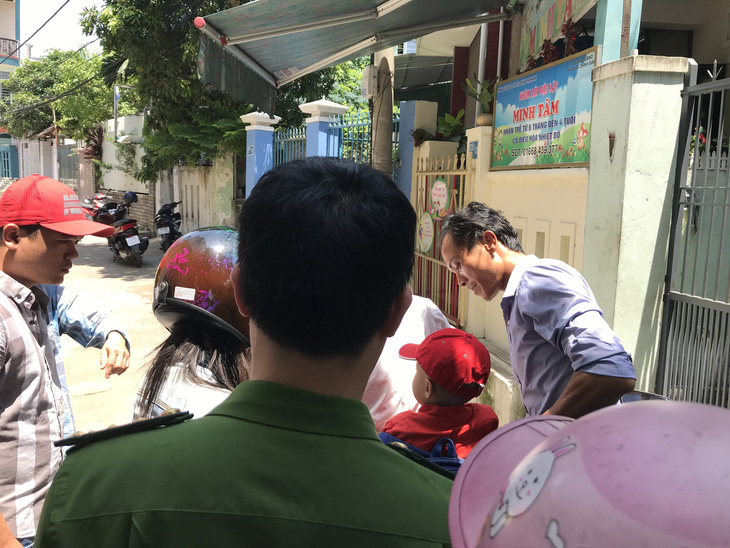 Rút giấy phép cơ sở mầm non bạo hành trẻ ở Đà Nẵng - Ảnh 1.