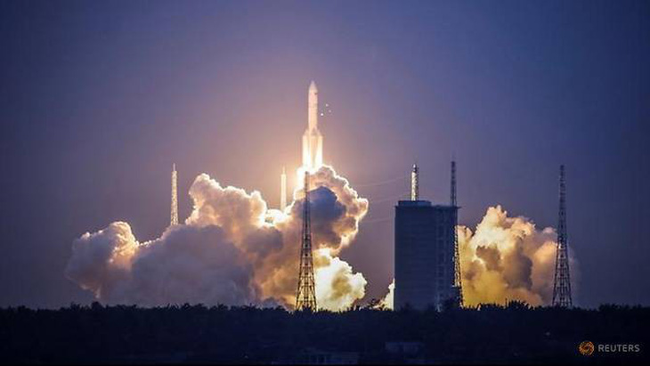 Trung Quốc phóng vệ tinh khám phá phần tối của mặt trăng - Ảnh 1.