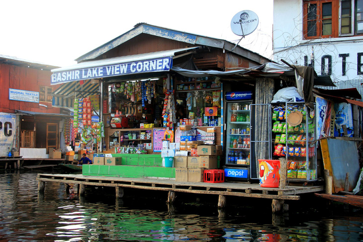 Ở nhà thuyền tại Srinagar - Venice của Ấn Độ - Ảnh 8.