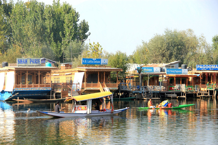 Ở nhà thuyền tại Srinagar - Venice của Ấn Độ - Ảnh 2.