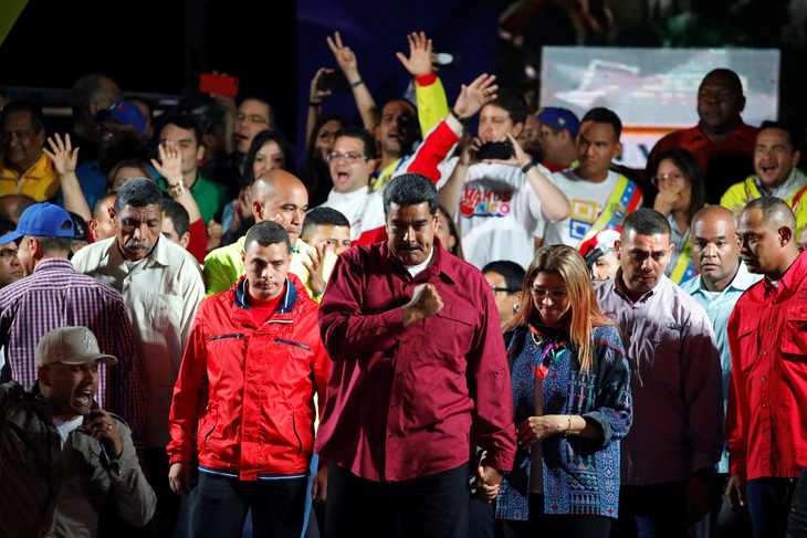 Tổng thống vừa tái đắc cử, Venezuela đối mặt việc bị cô lập - Ảnh 1.