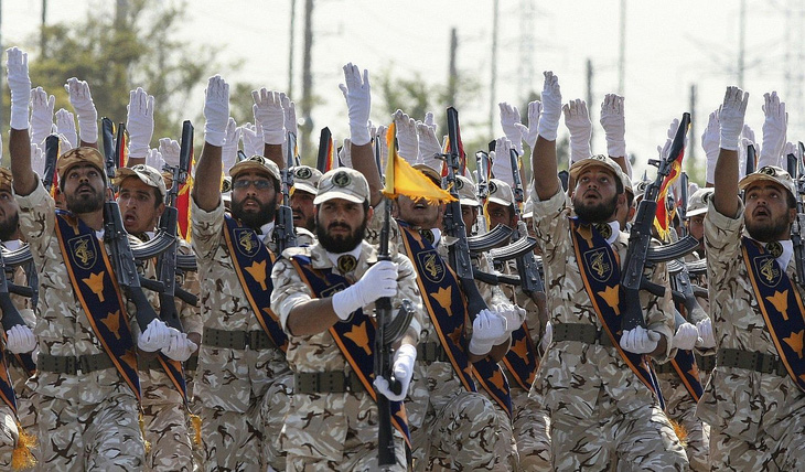 Tướng Iran mắng Mỹ xảo quyệt, thách thức sẵn sàng chiến tranh - Ảnh 1.