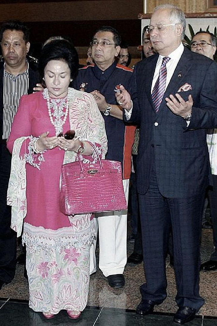 Số túi hàng hiệu của bà vợ cựu thủ tướng Malaysia trị giá 10 triệu đô - Ảnh 2.
