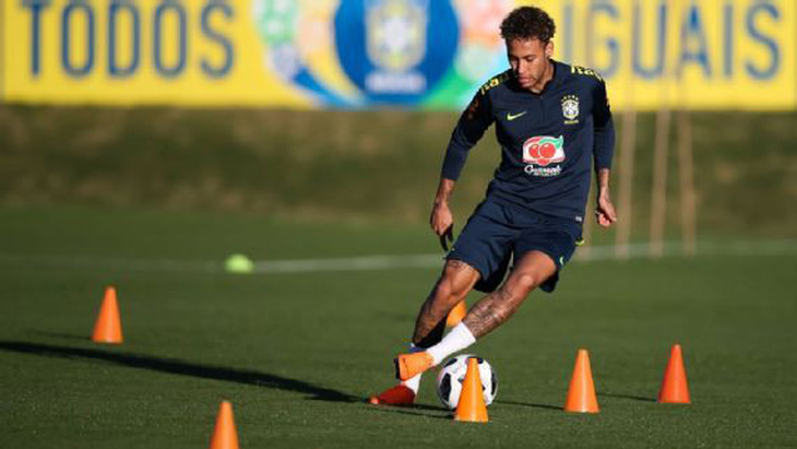 Neymar tập buổi đầu tiên sau ba tháng chấn thương - Ảnh 1.