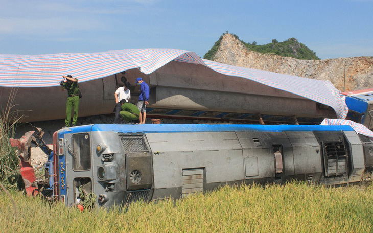 Triệu tập các nhân viên đường sắt điều tra vụ lật tàu ở Thanh Hóa