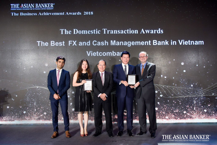 Vietcombank nhận giải dịch vụ ngoại hối và quản lý tiền mặt tốt nhất VN - Ảnh 1.