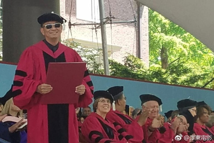 Vương Gia Vệ nhận học vị tiến sĩ danh dự Đại học Harvard - Ảnh 1.