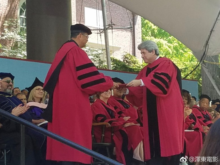 Vương Gia Vệ nhận học vị tiến sĩ danh dự Đại học Harvard - Ảnh 2.