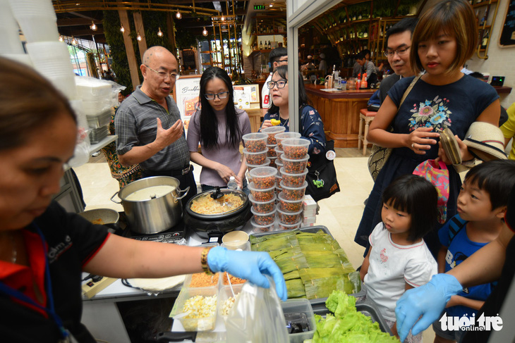 Cuối tuần thưởng thức cơm gà Singapore đạt chuẩn Michelin - Ảnh 5.