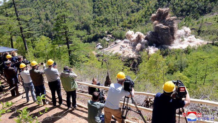 Vụ phá hủy bãi thử Punggye-ri bị nghi ngờ là làm màu - Ảnh 1.