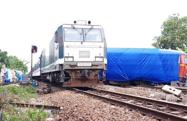 Đường sắt thông tuyến sau vụ hai tàu hàng tông nhau ở Quảng Nam - Ảnh 3.