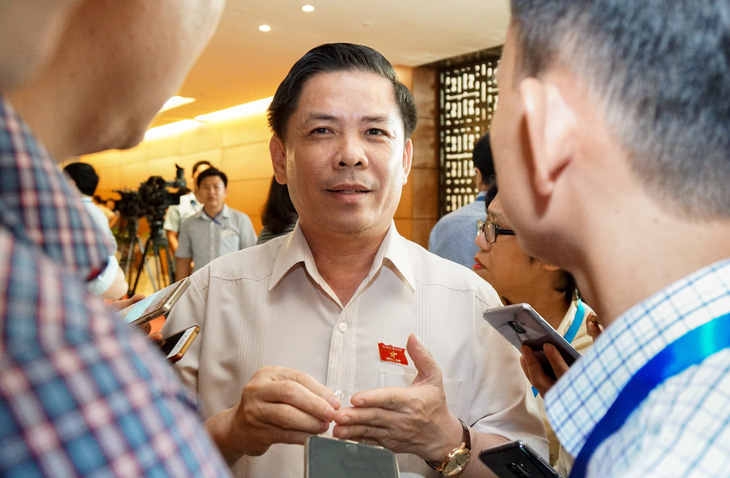 Đợi bộ trưởng Nguyễn Văn Thể trả lời chất vấn về trạm thu giá - Ảnh 1.
