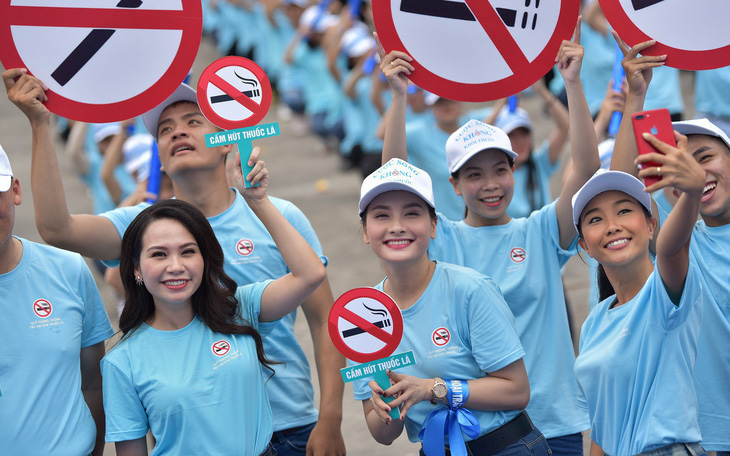 1.000 thanh niên Đà Nẵng nhảy Flashmop nói không với thuốc lá