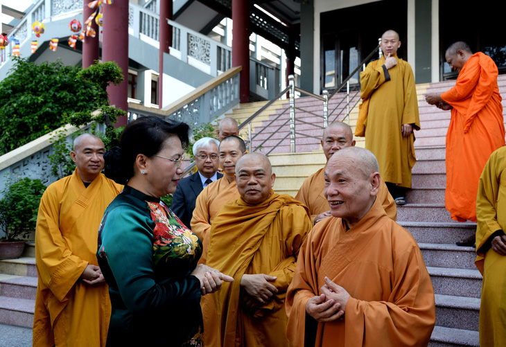 Chủ tịch Quốc hội chúc mừng Giáo hội Phật giáo nhân Đại lễ Phật đản - Ảnh 1.