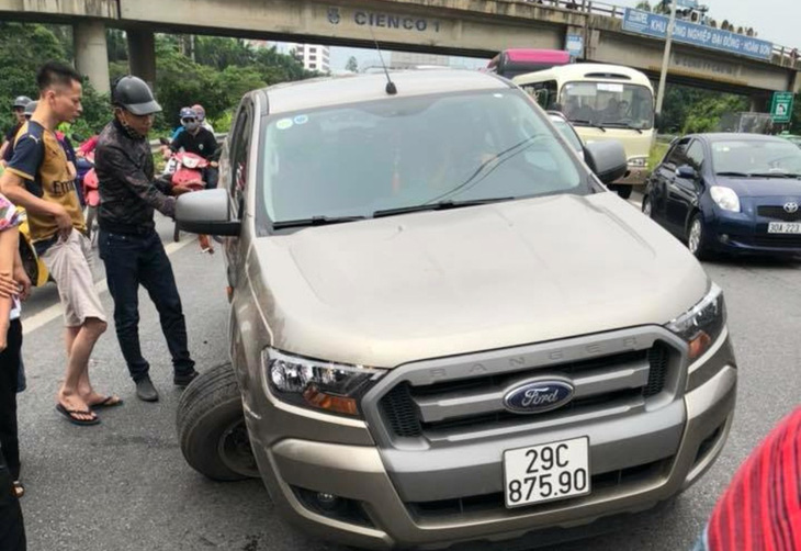 Xe gãy trục phóng vun vút hàng chục kilomet sau khi gây tai nạn - Ảnh 2.